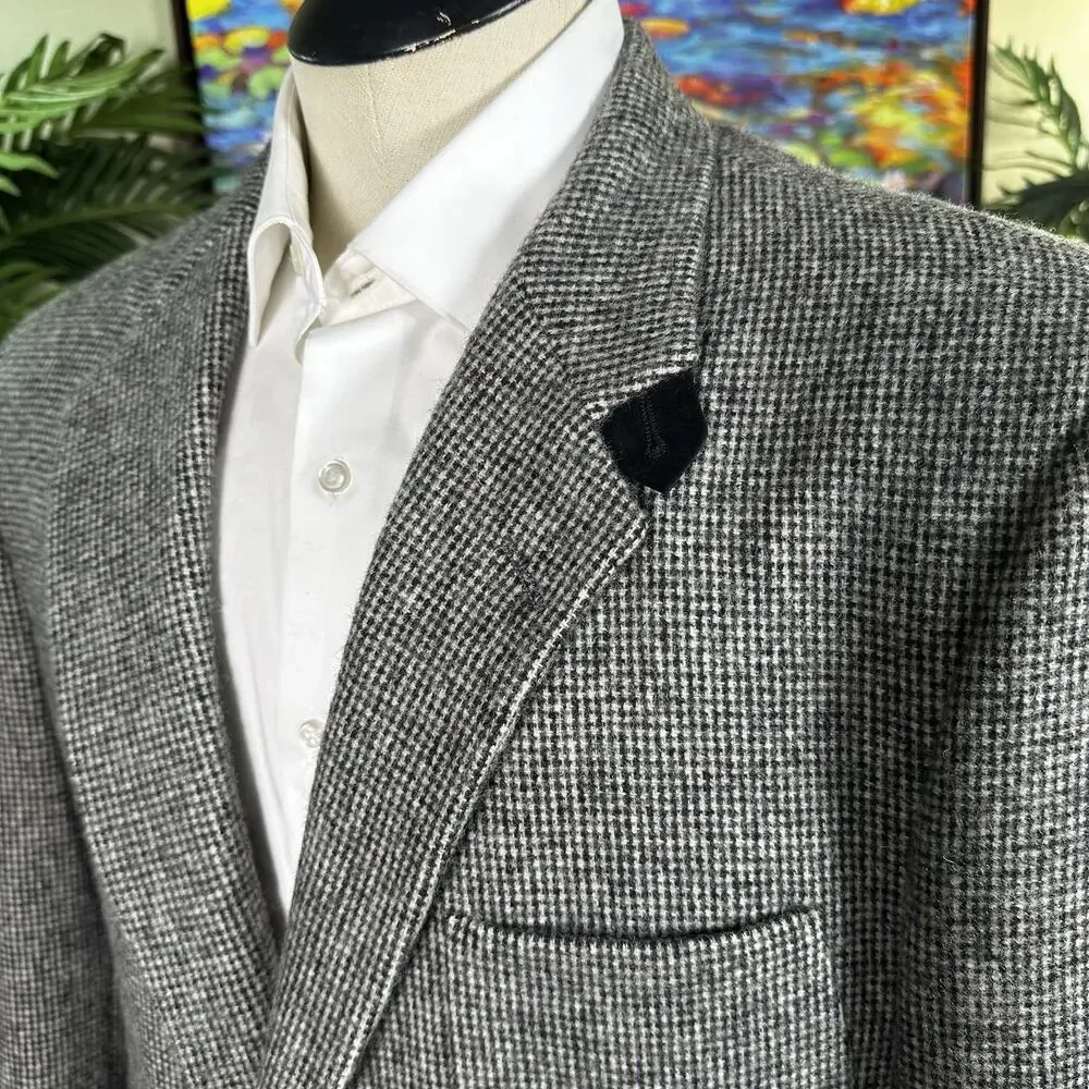 Kenneth Roberts Sportcoat Vintage 46R Wool Tweed cream Black brown elbow Patch